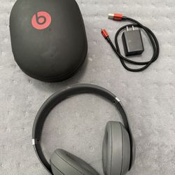 Beats By Dre Wireless Bluetooth Headphones 
