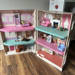 Fold Away Doll House 
