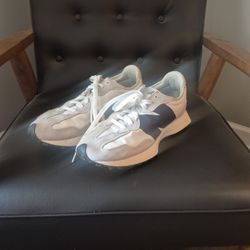 New Balance 327