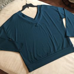 White Birch Long Sleeve Solid Knit V-Neck Sweater 