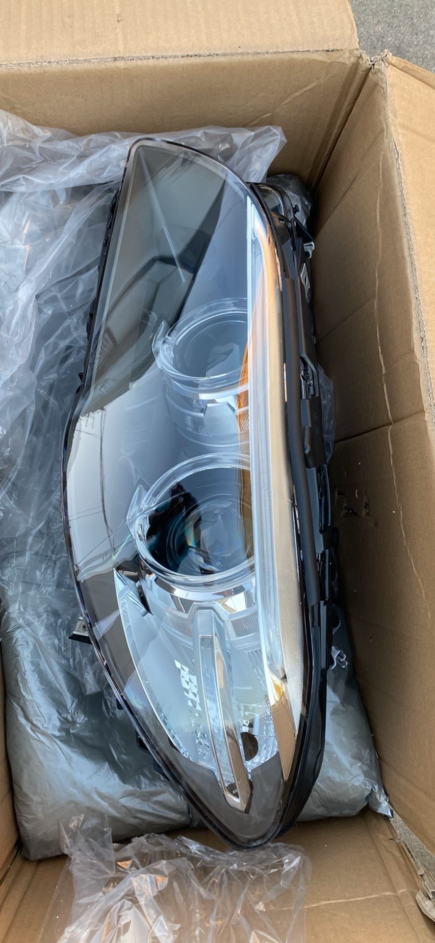 Headlight 14-17 Years F10 Headlight Headlight semi-Assembly dismantling. Parts Compatible with BMW 5 Series F18 520 525