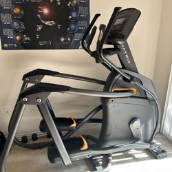 Matrix A30 Ascent Elliptical Trainer w XR Console - Excellent Condition