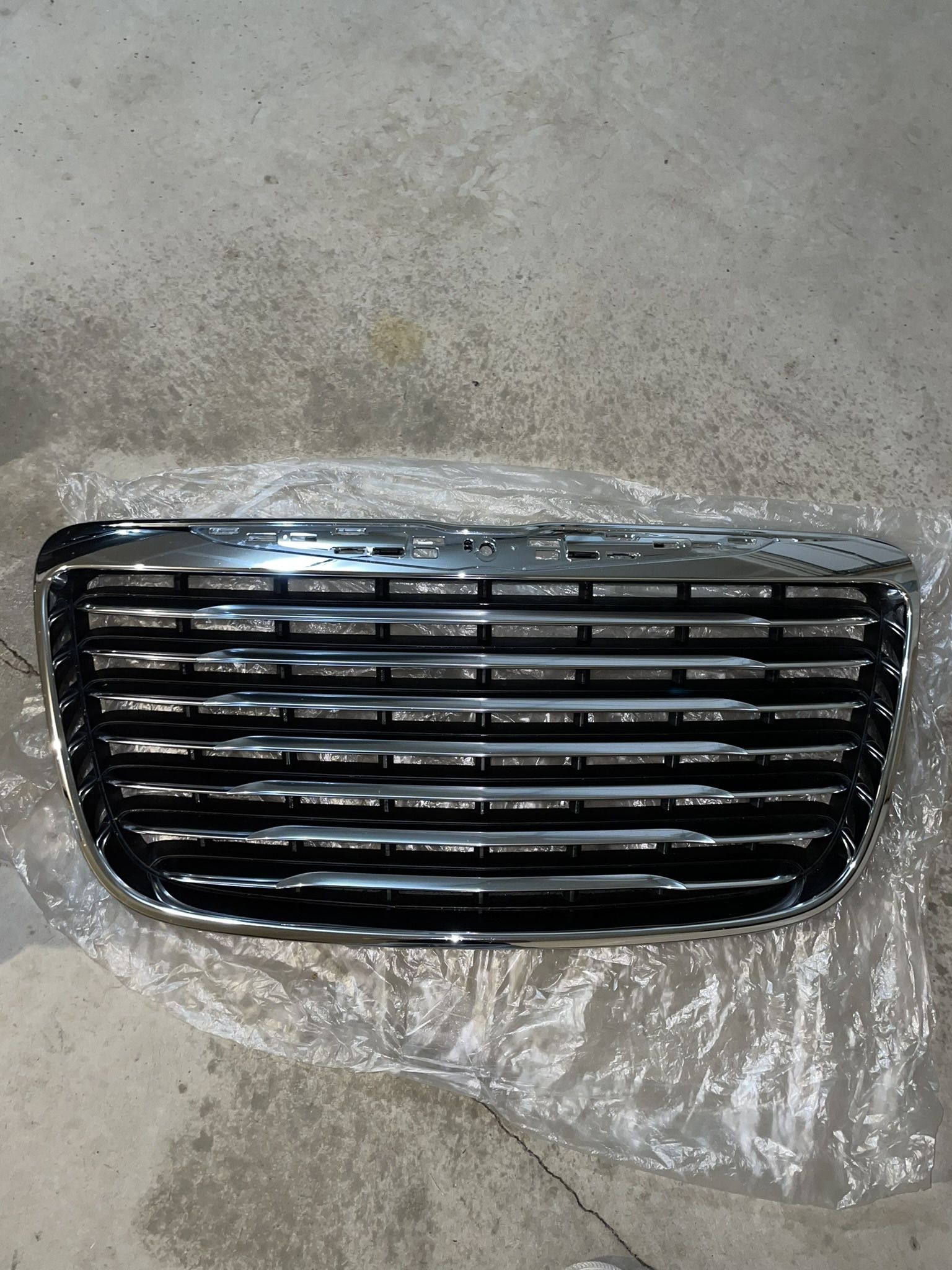 2011-2014 Chrysler 300 Front Grill / No Emblem