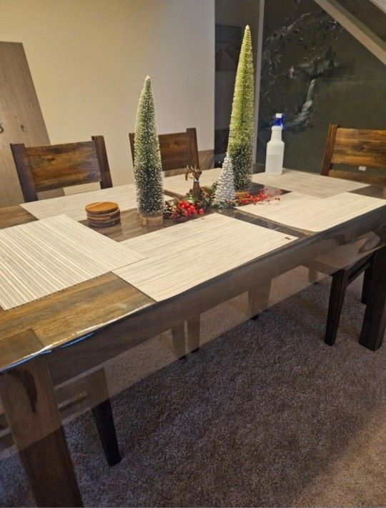 Dining Table With 4 Chairs $300