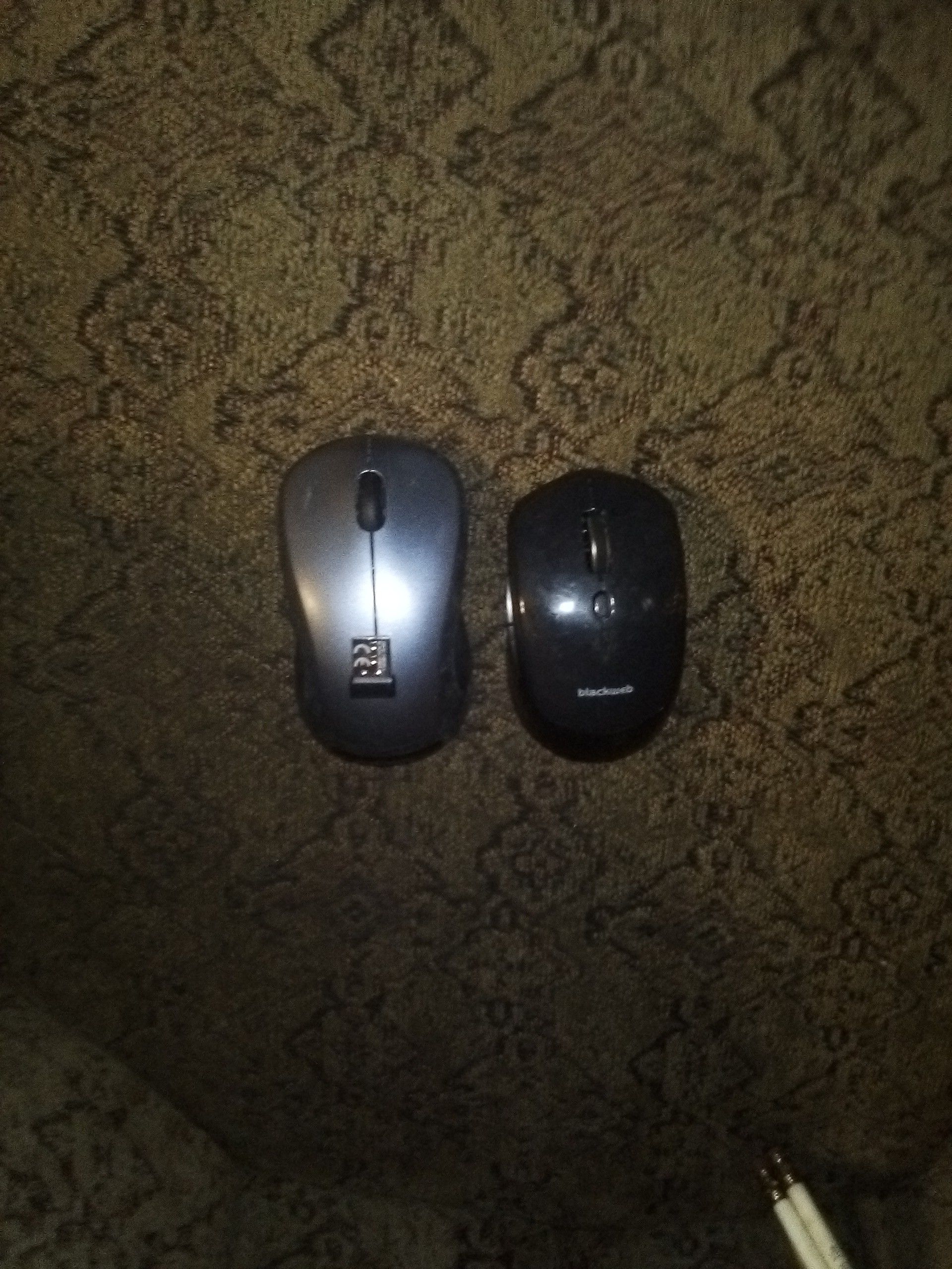 2 computer mice