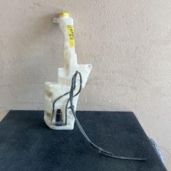 14-18 Jeep Cherokee Windshield Wiper Resevoir Bottle 2014 2015 2016 2017 2018