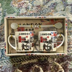 London-themed mug set, which includes two mugs and two spoons