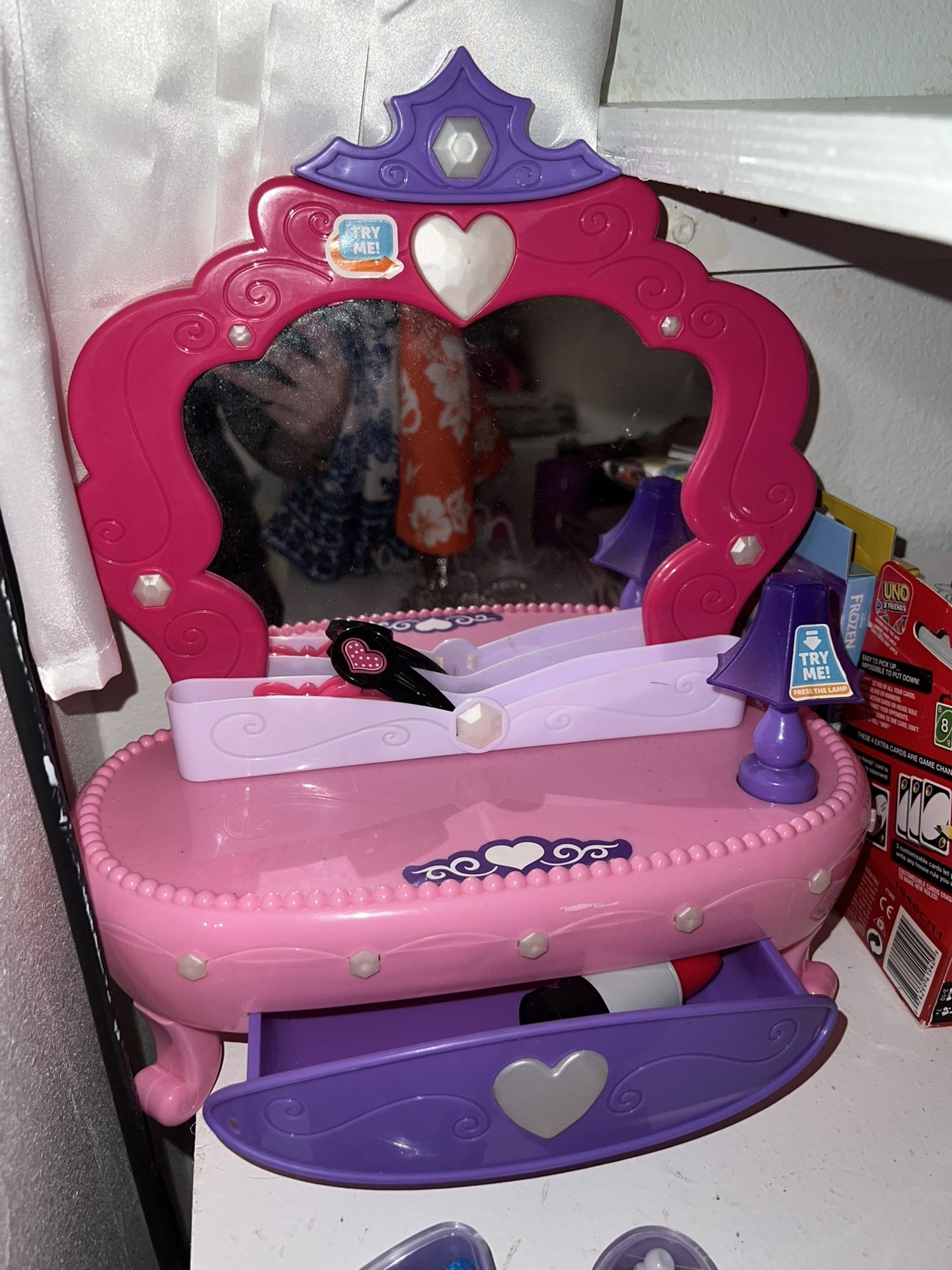 Kids Makeup Light Up Battery small Doll Vanity $5