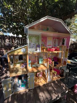 Cute house for kids to play/ toy/ game dollhouse