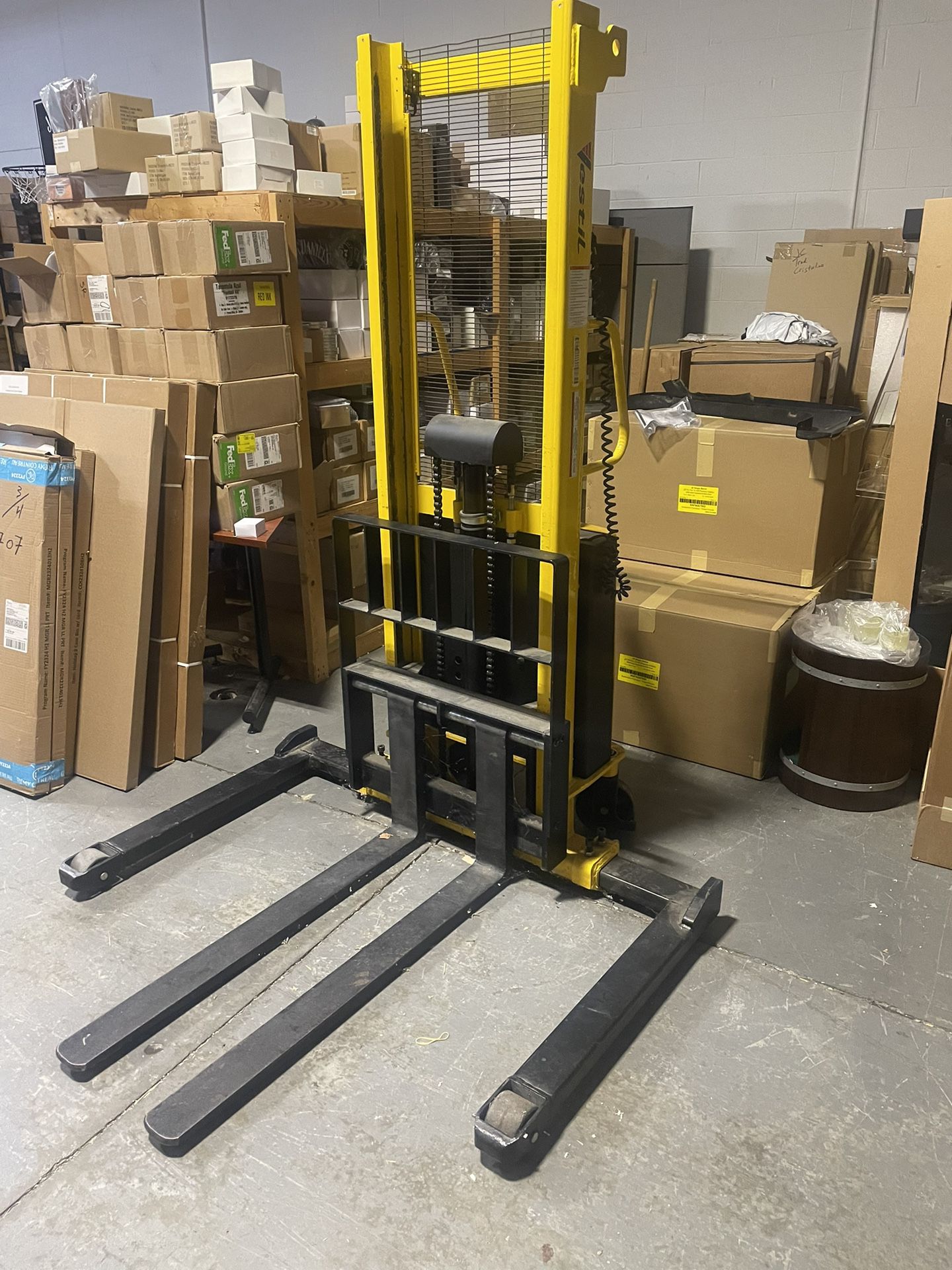 ELECTRIC PALLET STACKER -Needs new Battery