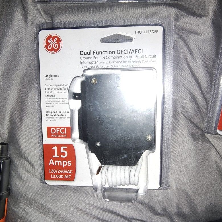 2 15 Amp/ 2 20 amp GFCI/AFCI