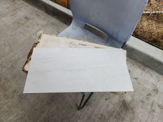 6 boxes 12X24 Uptown sugar hill TILE. 6 11sft