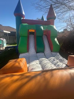 Bounce house dual slide