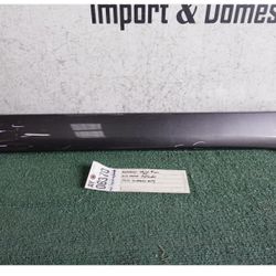 2014 - 2015 - 2016 - 2019 TOYOTA HIGHLANDER FRONT RIGHT LOWER DOOR MOLDING OEM AY06370