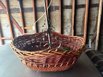 Wicker Basket with Decorative Iron Handle