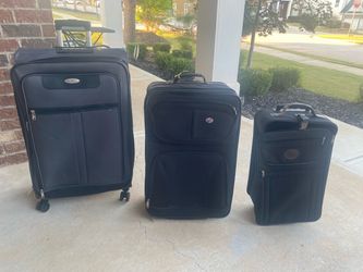 LUGGAGE SET!!