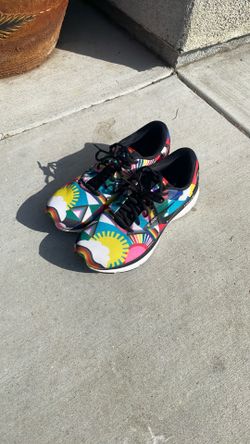 LISA CONGDON BROOKS TRACE 2 shoes size.11.5