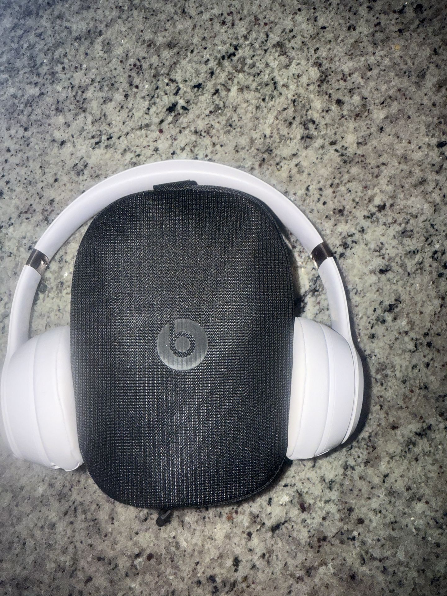 Beats Solo 4 . Cloud Pink
