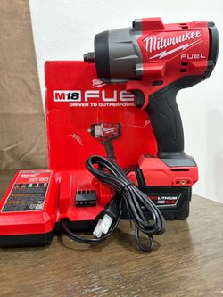 Milwaukee M18 FUEL1/2 high torque Impact Wrench with Battery and Charger