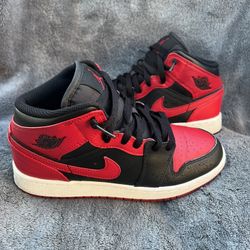 Jordan 1 Mid Shoes 