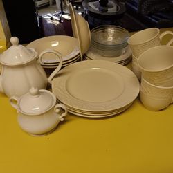 Dinnerware Set for 4 person