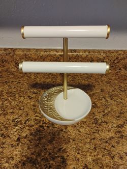 2 layered bracelet stand