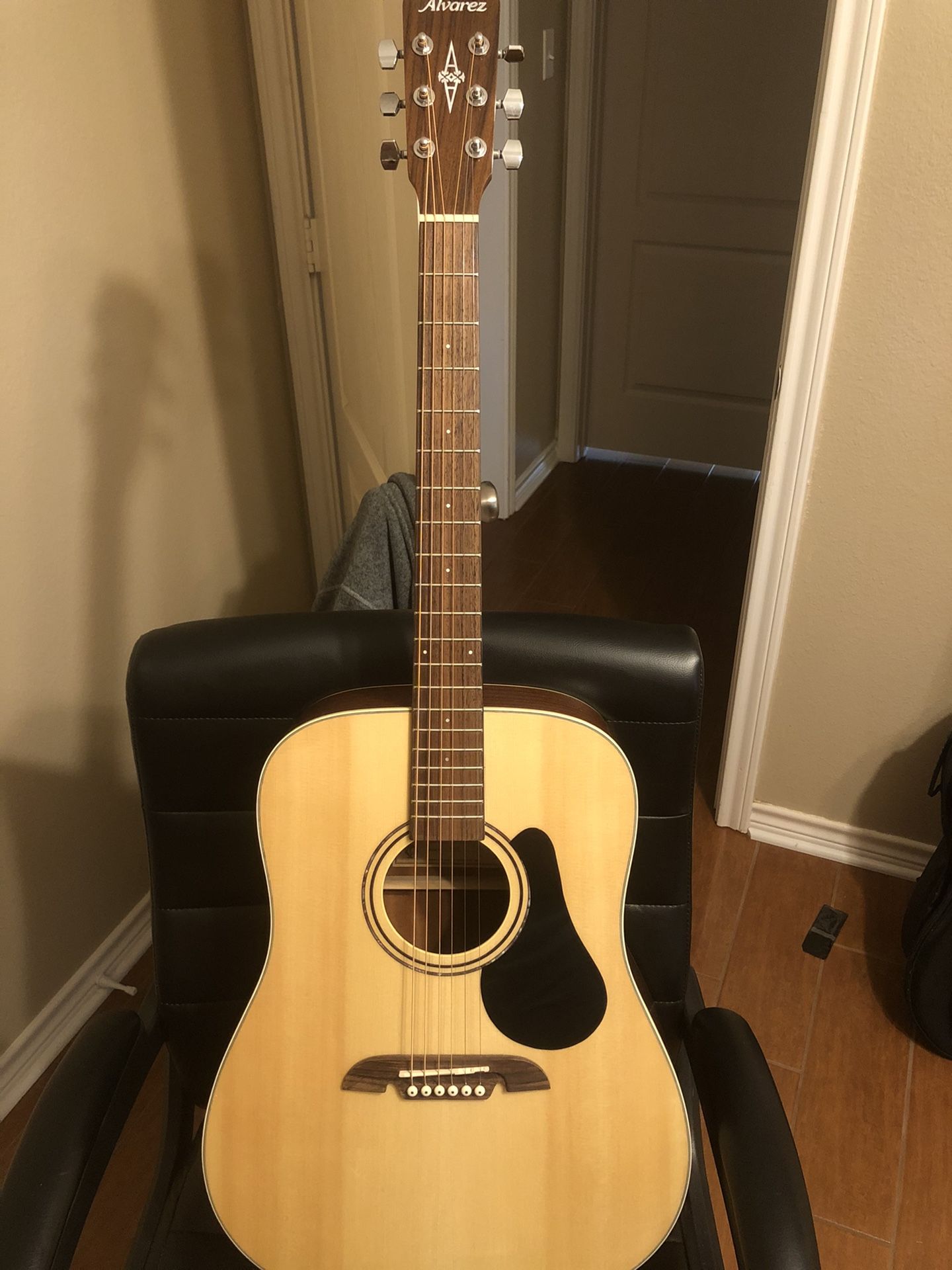 Alvarez Guitar (Great Condition)