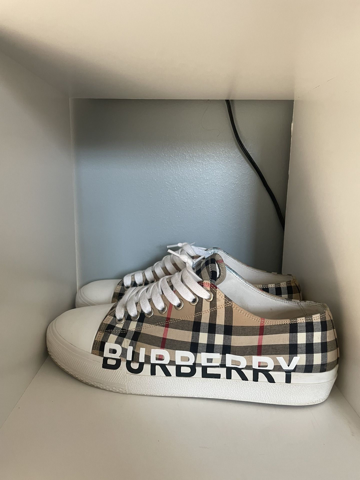 Burberry Converse 