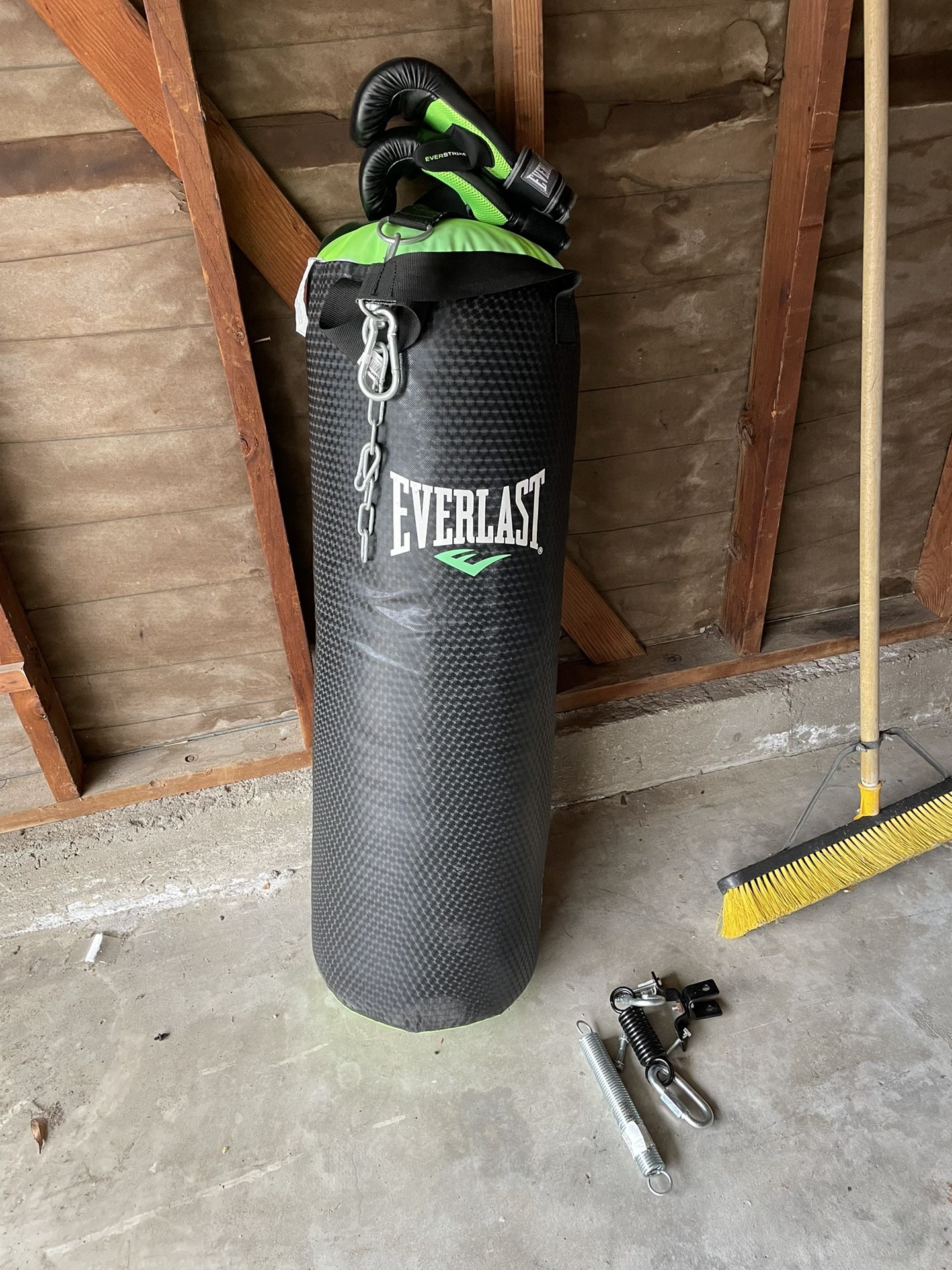 Everlast Punching Bag $65 OBO for Sale in San Diego, CA - OfferUp