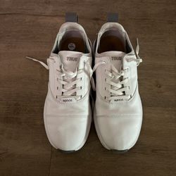 Selling a pair of TRUE LINKSWEAR Lux Tour spikeless golf shoes in excellent condition. These shoes were designed for professional-level performance, w