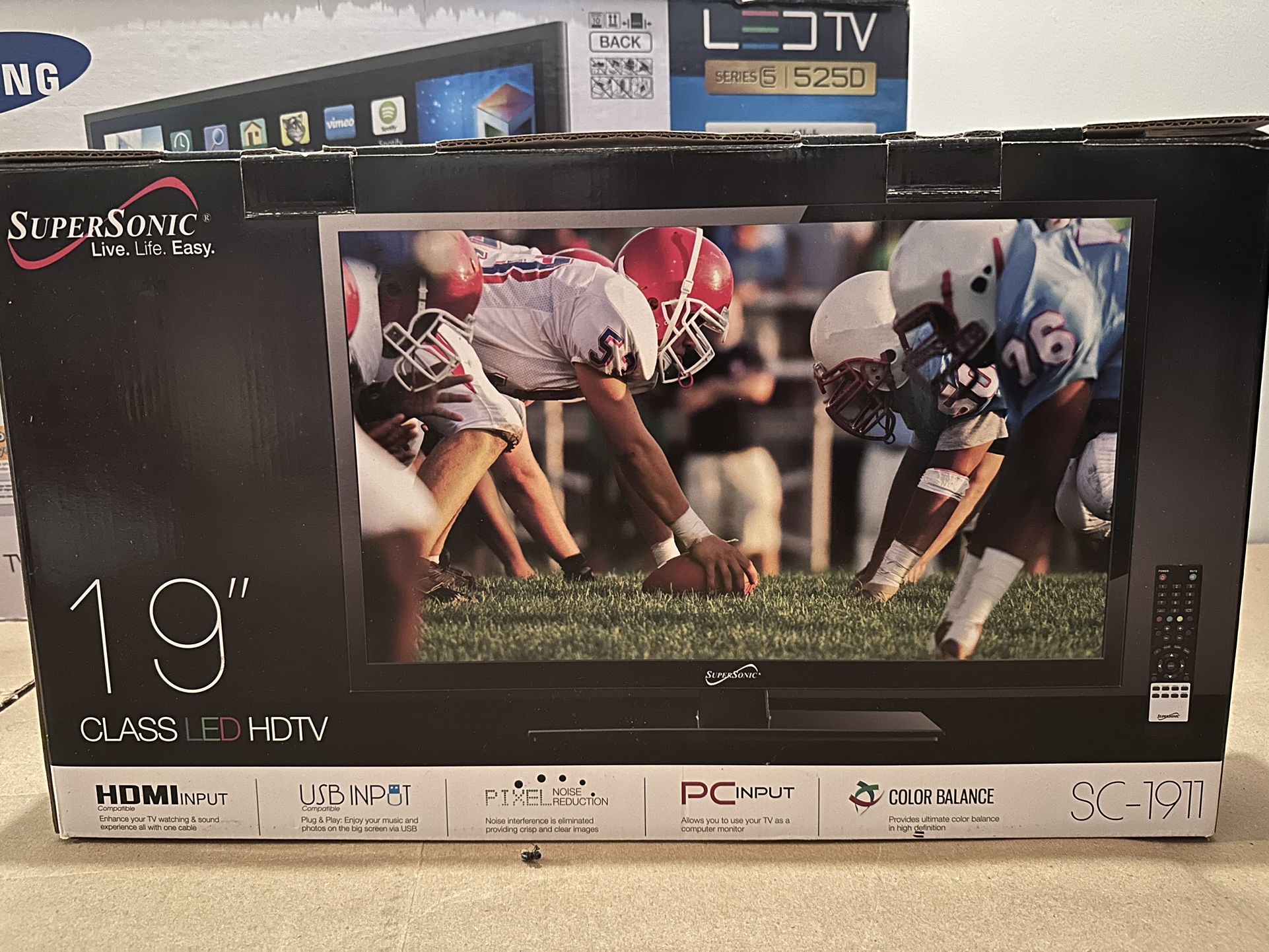 Supersonic SC-1911 19-Inch 1080p LED Widescreen HDTV With HDMI Input