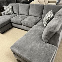 Stylish Nice Cozy Sectional! 