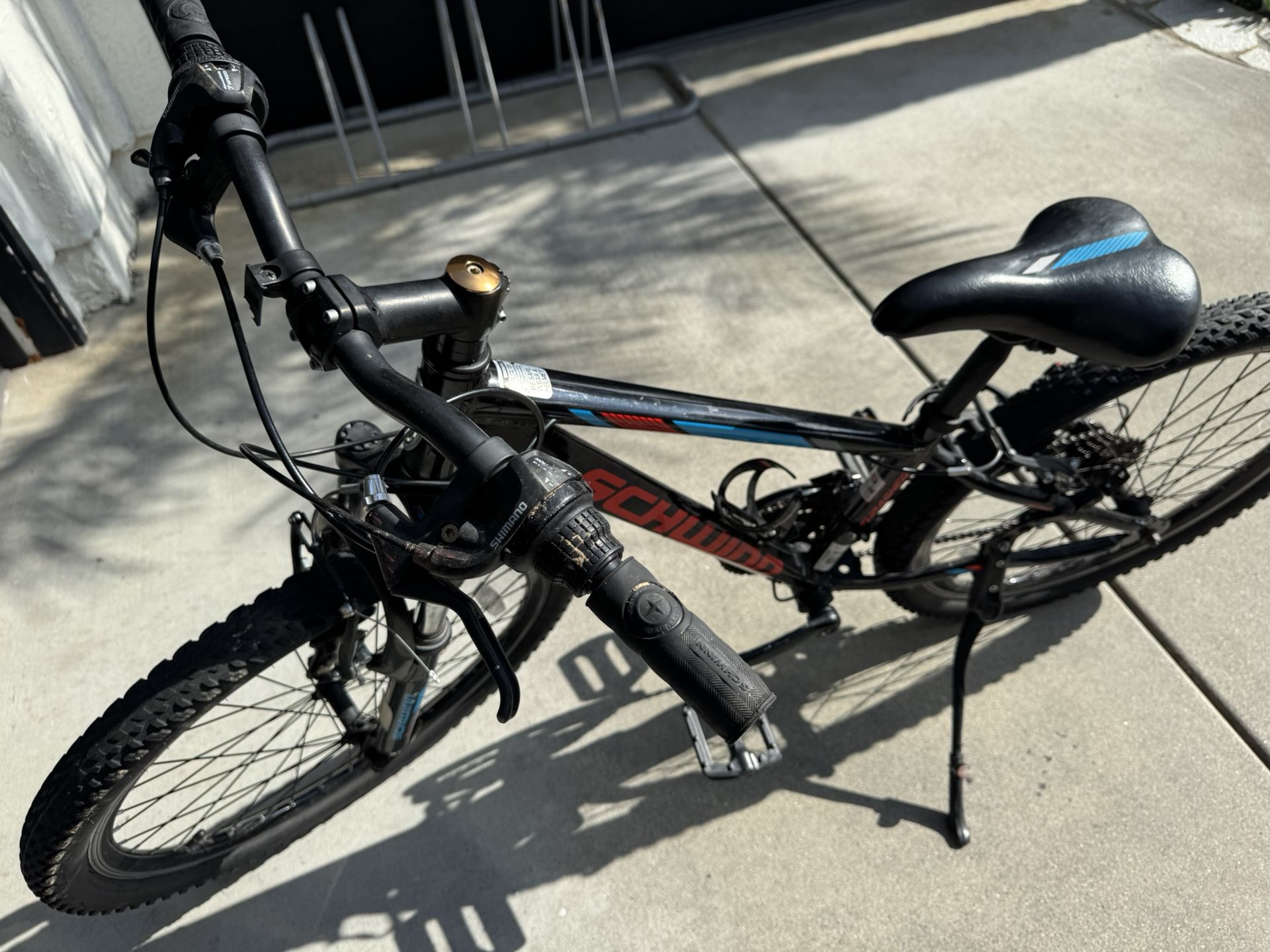 Schwinn Signature Boys' Thrasher 24'' Mountain Bike