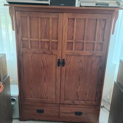 TV Stand / Entertainment Center