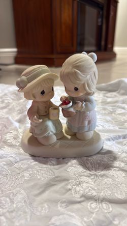 Precious moments / grounds for a great friendship