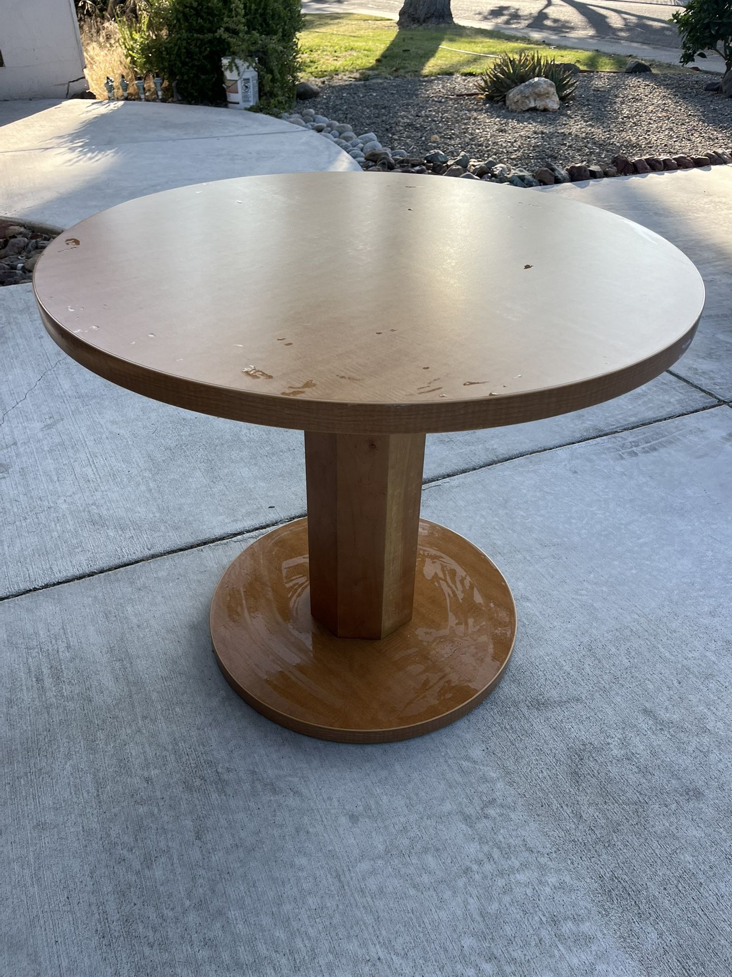 Round Table