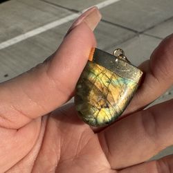 Laborite Pendant With A Beautiful Flash 