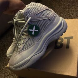 adidas men Yeezy boot salt size 5 BOX INCLUDED