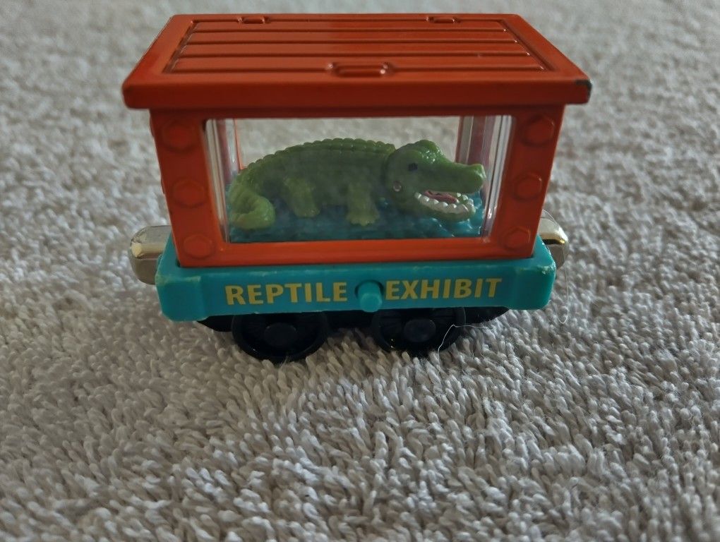 THOMAS AND FRIENDS TAKE N PLAY REPTILE EXHIBIT