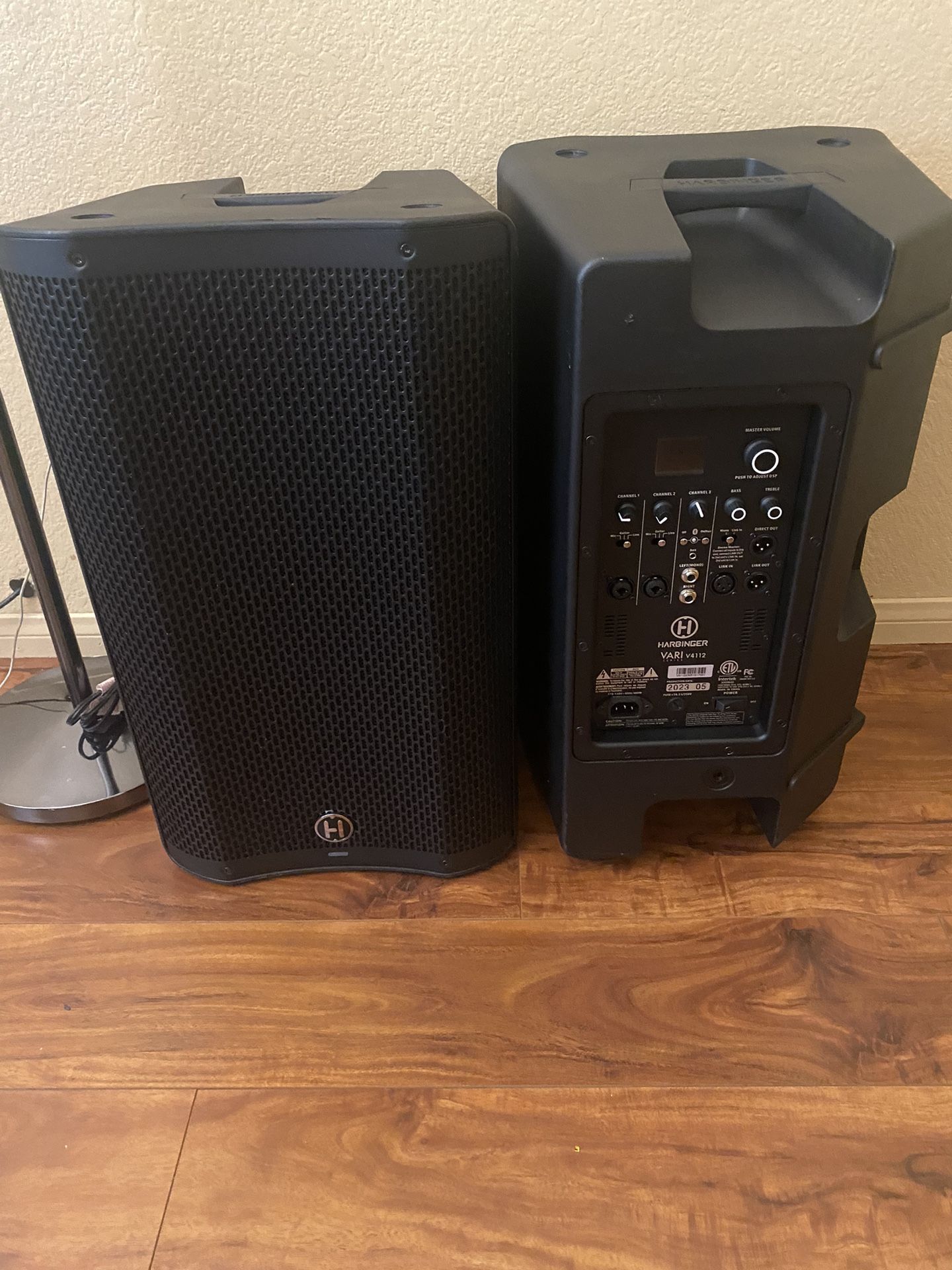 Harbinger VARI V4112 12 inch 2,500W Powered Speaker w/Tunable DSP, iOS App Black