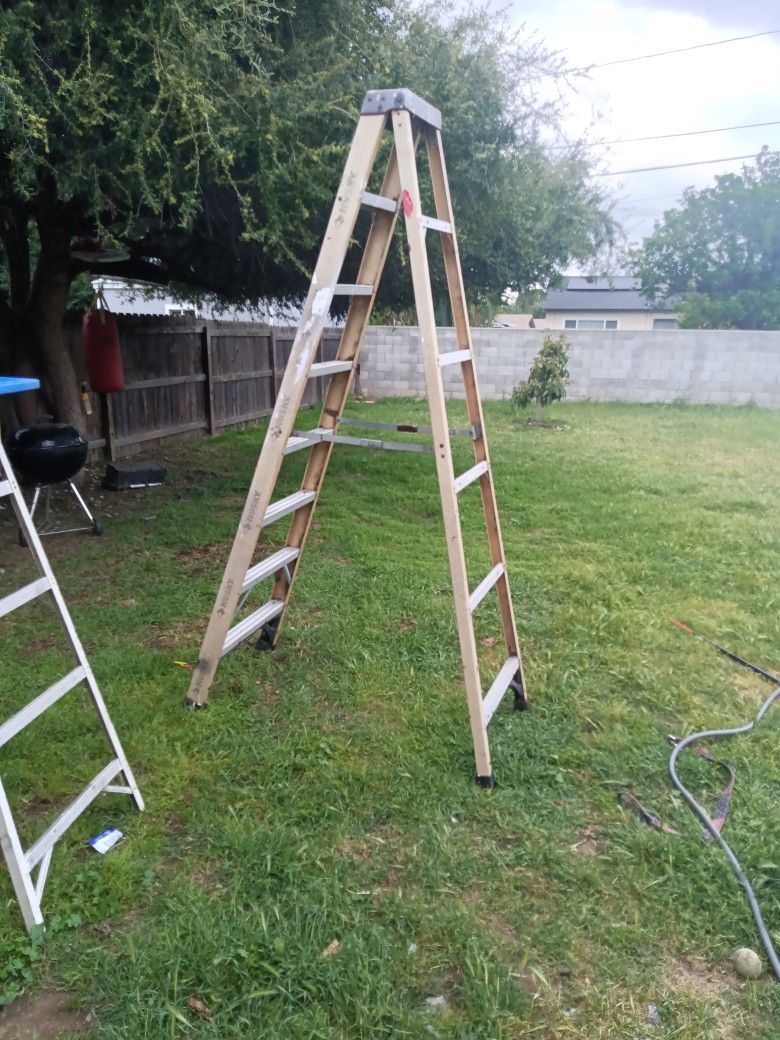 8' Husky Fiberglass Ladder