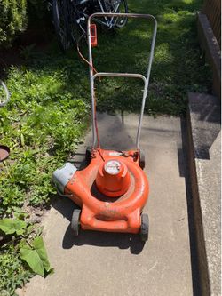 Electric lawn mower
