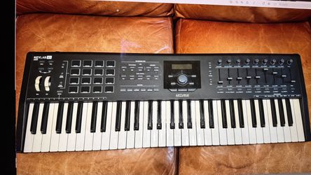 Arturia KeyLab 61 MkII MIDI Keyboard Controller-Excellent Condition