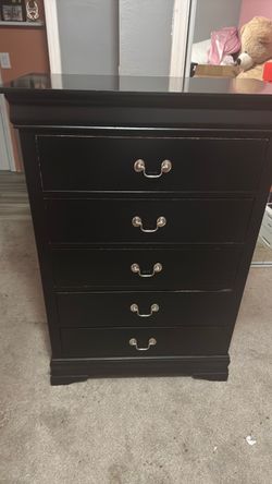 Black 5-Drawer Chest Dresser