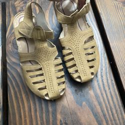 Woman’s Sandals Size 35