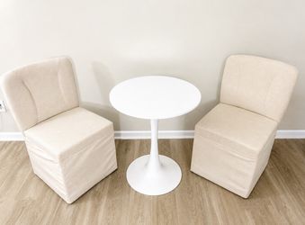 Brand New set of chairs and table 120$