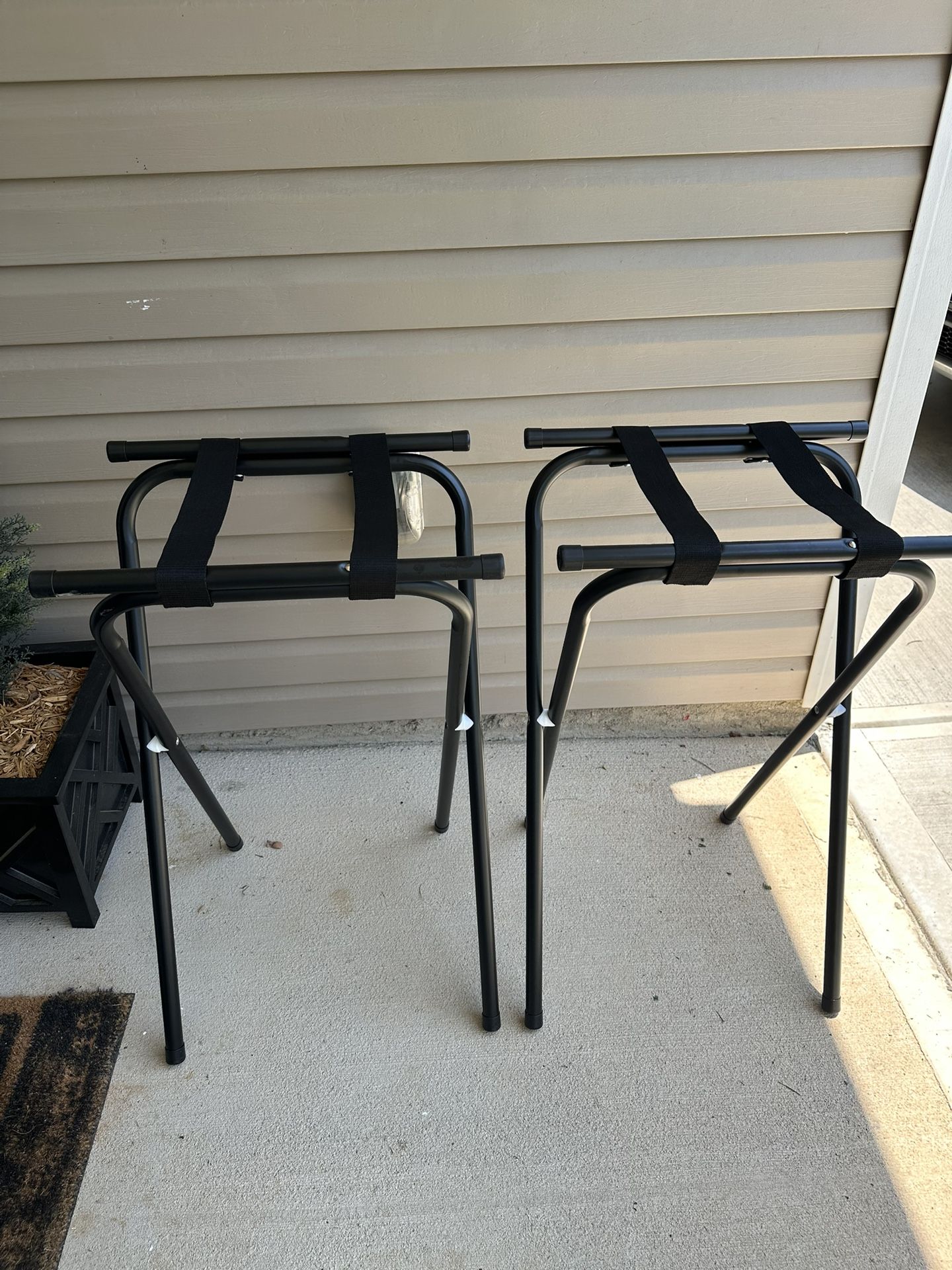 33" Black Heavy Duty Tray Stand / New