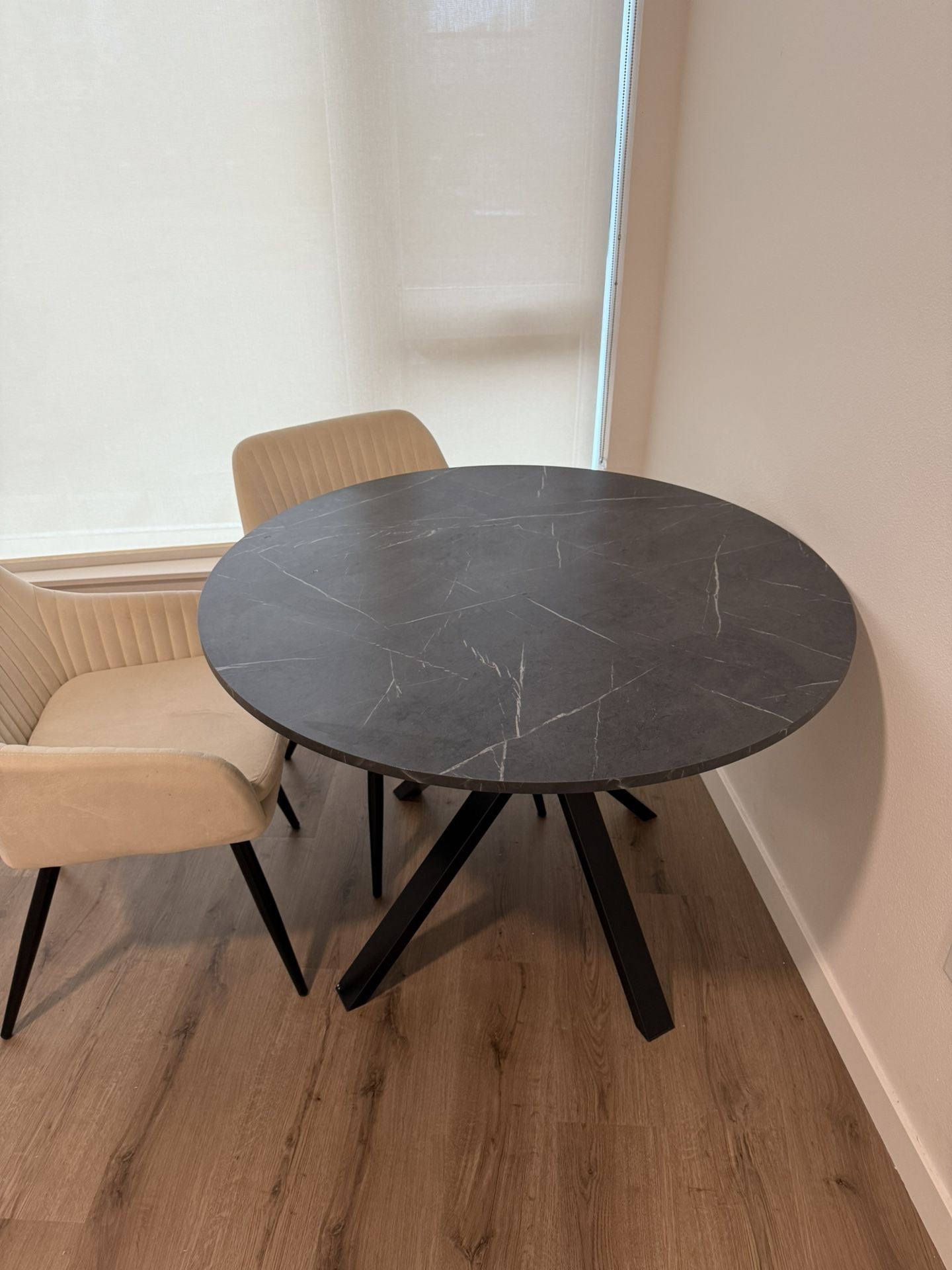 Dinning Table With Chairs