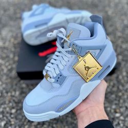 Air Jordan 4s UNC