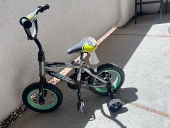 Toddler bike w training wheels